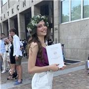 Studentessa di ingegneria impartisce lezioni di matematica e fisica